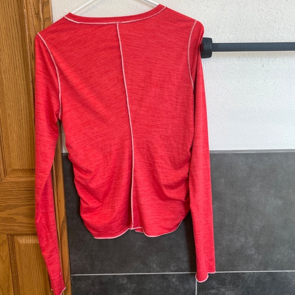 Free People FP MOVEMENT Right On Run Layer Shirt Winterberry Red Size Medium - Picture 11 of 11